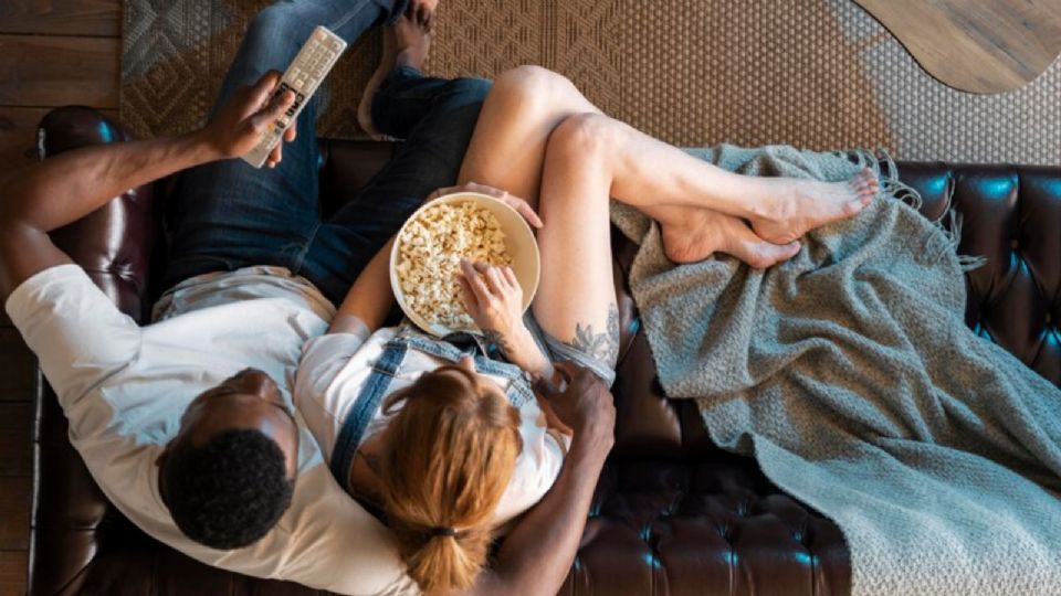 Relájate este fin de semana con estas 5 recomendaciones de series y películas en las principales plataformas de streaming.