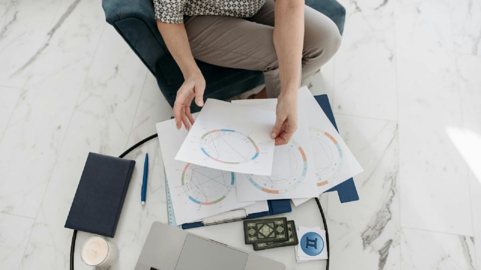 El horóscopo gitano anticipa reencuentros amorosos para tres signos en noviembre.