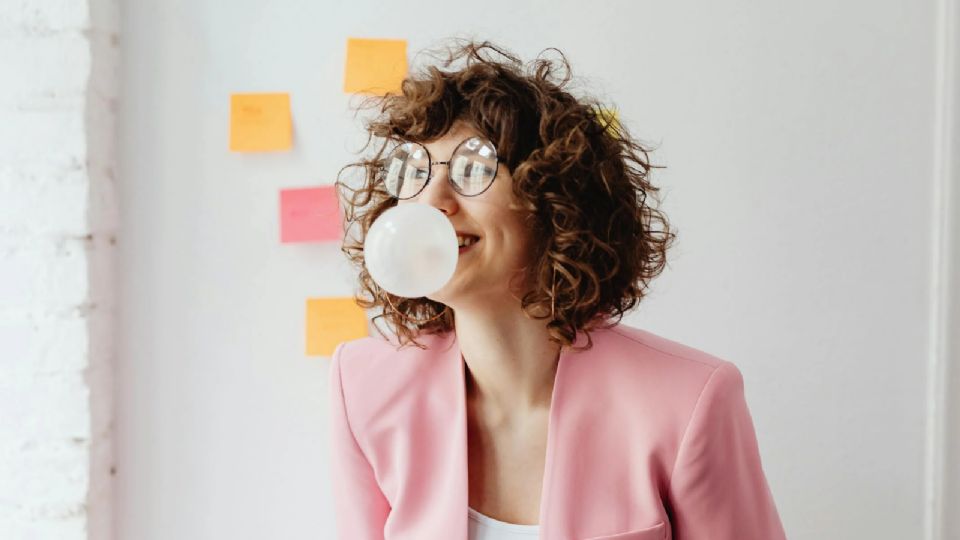 Estos son los beneficios y consecuencias de comer chicle.