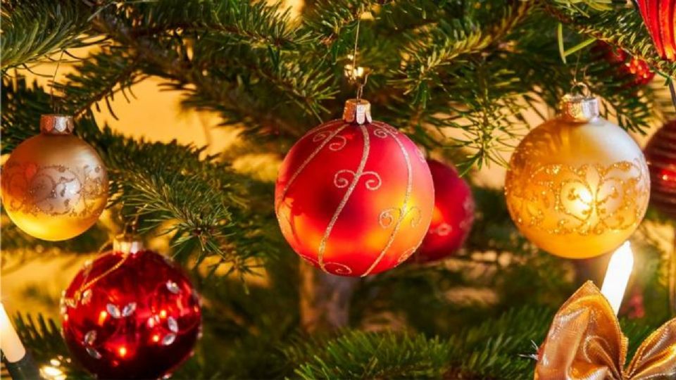 Pueblo Mágico que vende esferas navideñas.