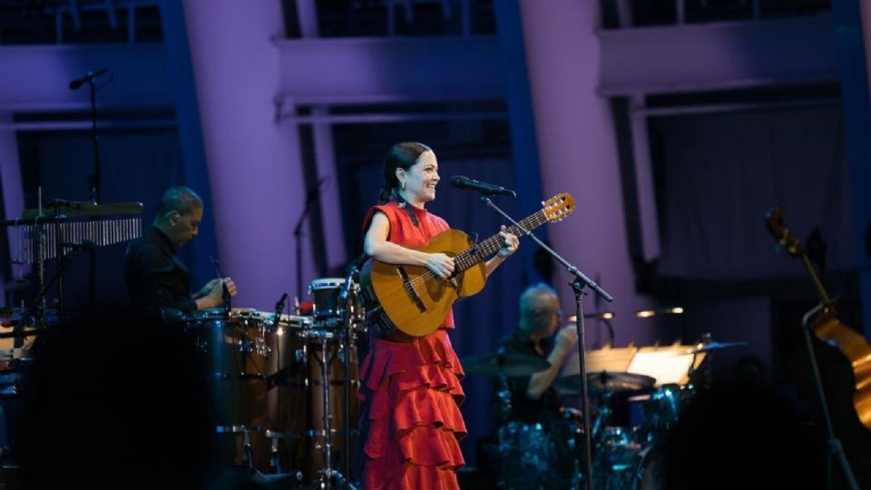 Natalia Lafourcade superó a Shakira como la latina con más Grammys en los 'Latin Grammy 2024', estás son sus mejores canciones.