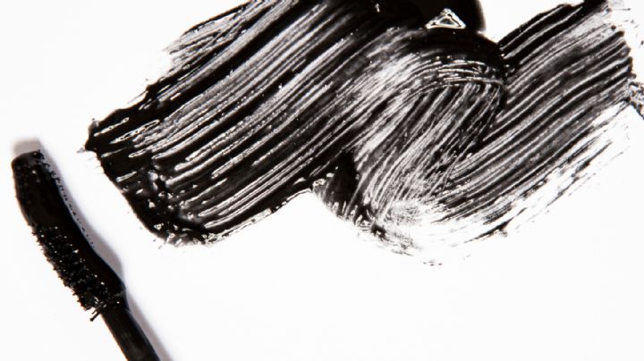 ¿Cómo eliminar grumos de tu rímel?