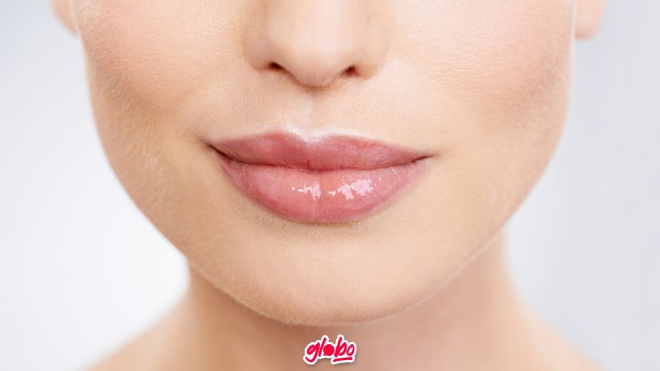 La técnica Wet Lips te ayudará a que tus labios se vean más grandes.