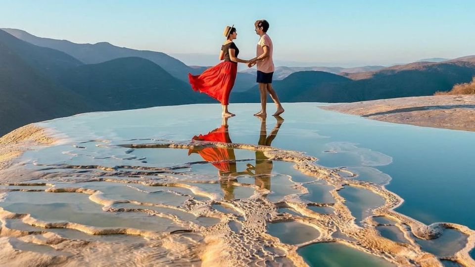Este  balneario está formado por cascadas petrificadas creadas por el escurrimiento de agua mineral durante miles de años.