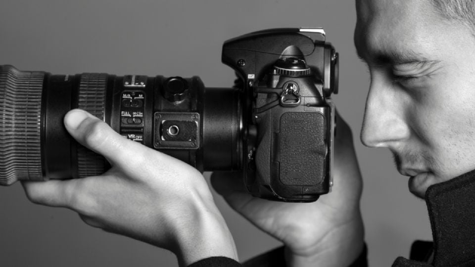 El joven de 34 años mostró unas de sus ultimas producciones fotográficas con Karely Ruiz. Foto