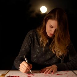 Superluna 5 de diciembre 2025: Ritual de tinta roja para alejar malas energías y atraer abundancia