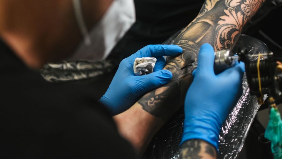 Galilea Montijo y su novio Isaac Moreno se tatuaron juntos