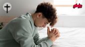 Foto ilustrativa de la nota titulada: ¿Qué significa que una persona rece antes de dormir, según la psicología?