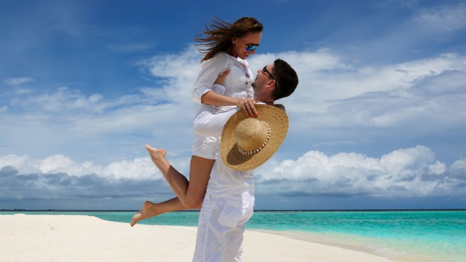 Esta Semana Santa 2025, olvídate de los destinos abarrotados y atrévete a descubrir las Playas Vírgenes de Michoacán, pues con su espectacular naturaleza, sus paisajes de ensueño y las relajantes aguas turquesa te enamorarán.