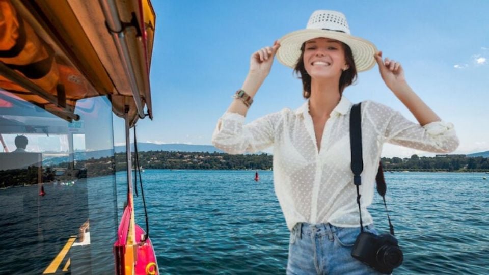 El water taxi ofrece vistas espectaculares, comodidad y una experiencia inolvidable en aguas cristalinas.