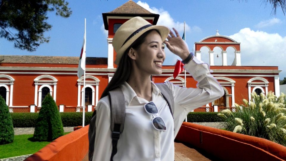 La hacienda del siglo XVII que es un hermoso hotel lleno de caballos y hamacas junto al lago.