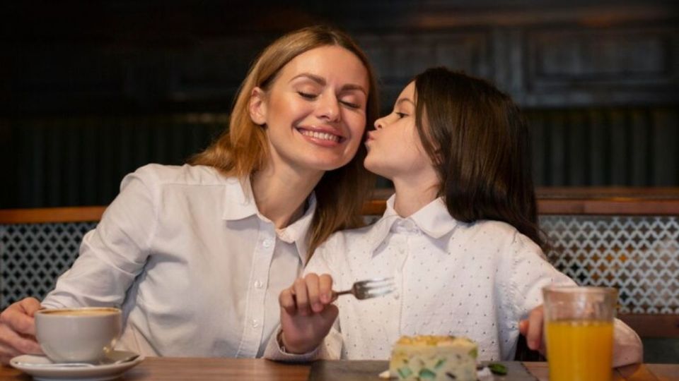 Este 10 de mayo, celebra con mamá en un espacio rosa, con sabor, estilo y mucho amor.