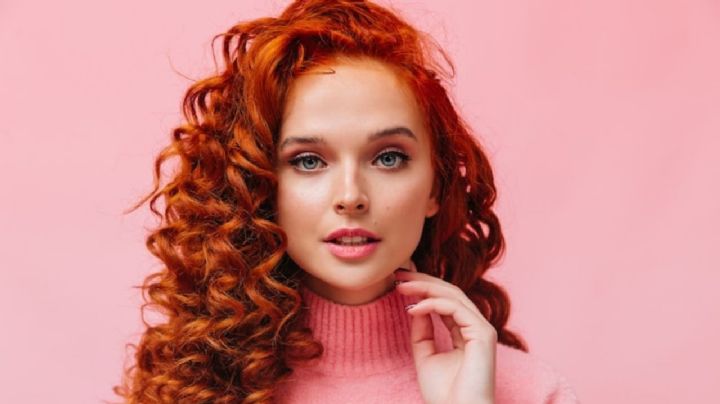 ¿Qué significa que una mujer se pinte el cabello de color rojo?