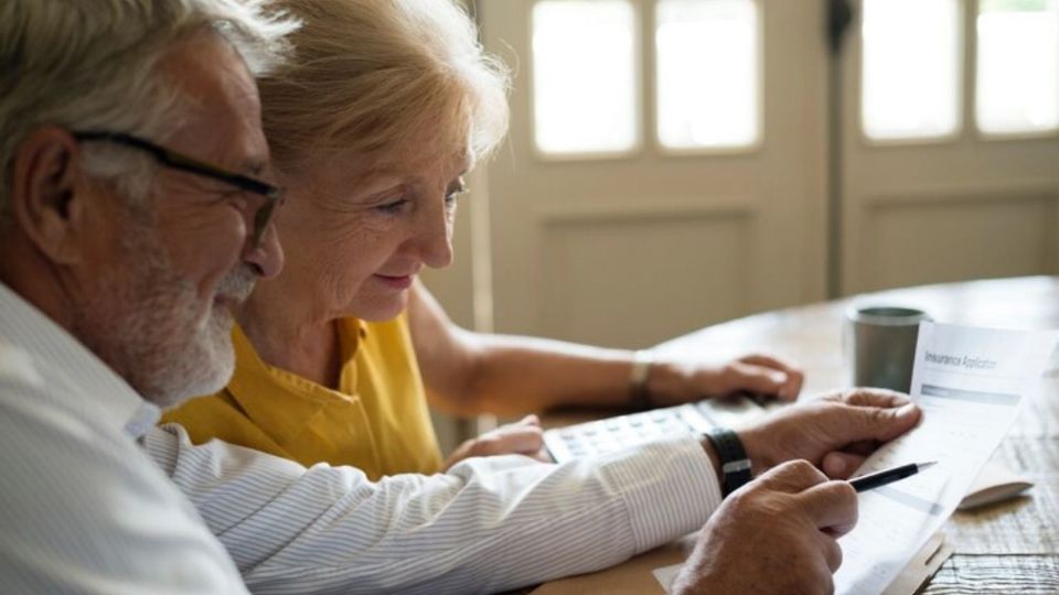 La tarjeta INAPAM es mucho más que un plástico, es una puerta a la economía y al bienestar de los adultos mayores en México.