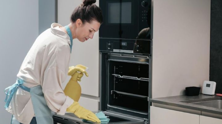 ¿Cómo limpiar y desmanchar la estufa con maizena?