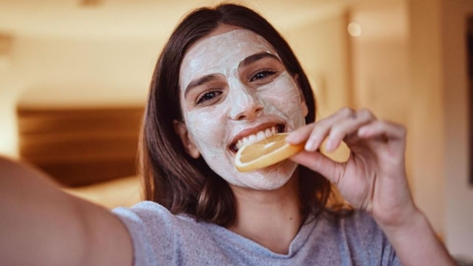 Una mascarilla casera simple y efectiva puede ser la aliada perfecta para equilibrar la piel y mejorar su apariencia.
