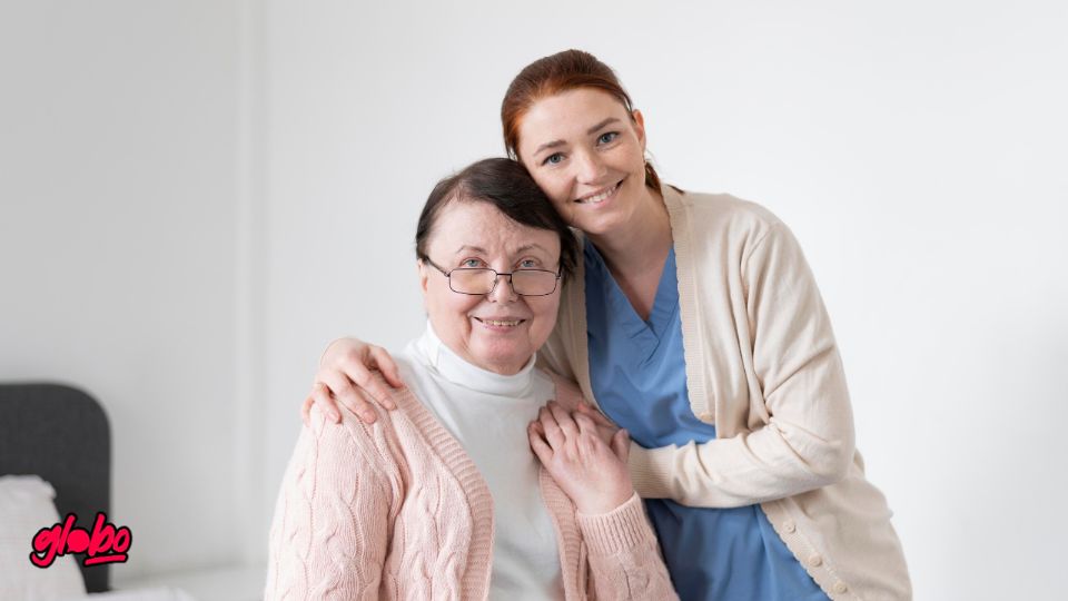 INAPAM ofrece cursos gratuitos para capacitar a quienes desean cuidar a adultos mayores.