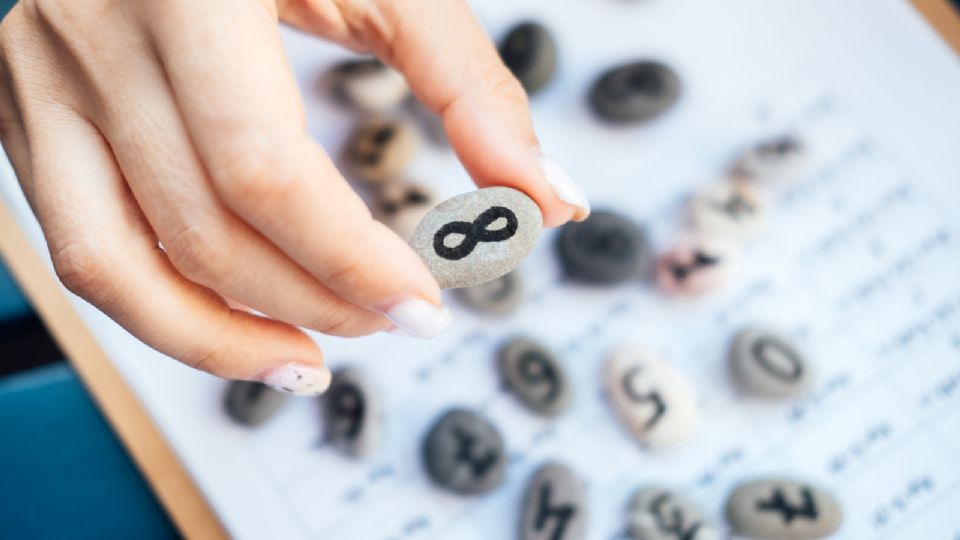 Limpiar tu karma es posible, no importa si tienes un karma negativo o positivo, aquí te decimos cómo mejorar tu vida y tu suerte con la fecha de tu nacimiento.