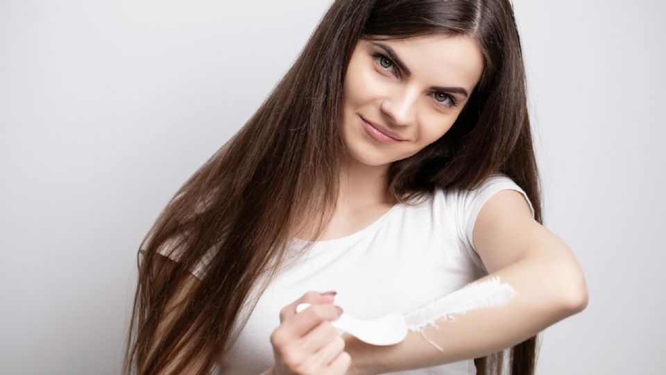 Mezcla estos 2 ingredientes de cocina y dile adiós a las manchas de la piel para siempre.