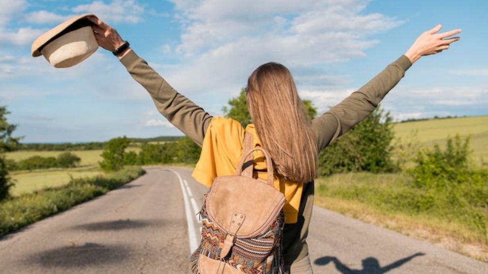 Rodeado por selva tropical, Palenque ofrece un viaje entre antiguas ciudades mayas, cascadas cristalinas y reservas naturales.