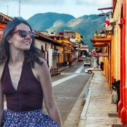 El Pueblo Mágico de Chiapas con ruinas mayas rodeadas de selva y un río de aguas cristalinas