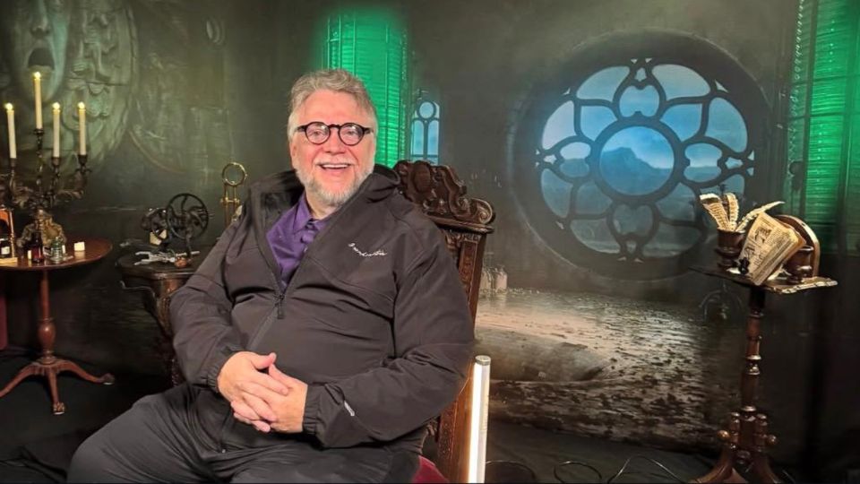 Guillermo del Toro conmovió a anunciar la muerte de su hermano en una premiación.