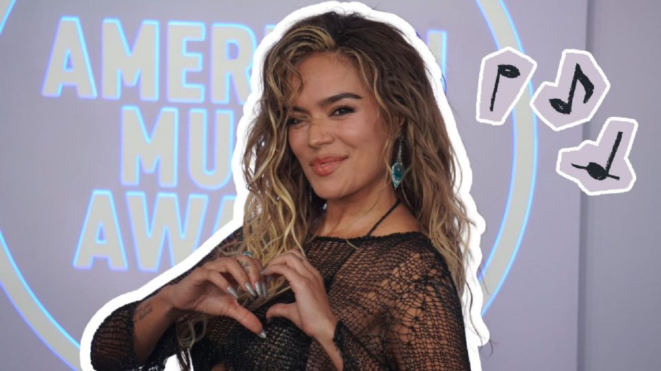 Karol G conquista los American Music Awards 2026 con un espectáculo lleno de coreografías y visuales tropicales.